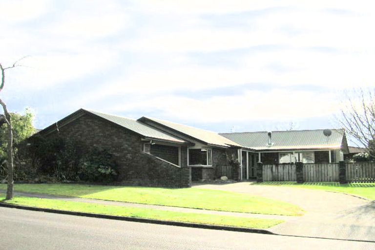 Photo of property in 22 Ashley Street, St Andrews, Hamilton, 3200