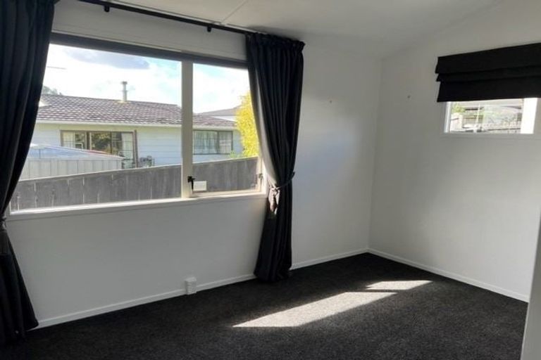Photo of property in 21 Denarius Lane, Glendene, Auckland, 0602