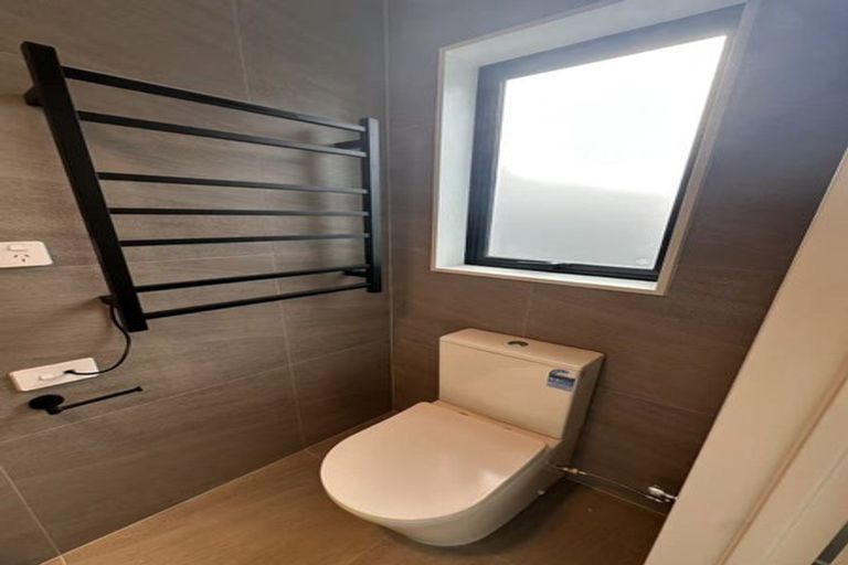 Photo of property in 6d Glennandrew Drive, Half Moon Bay, Auckland, 2012