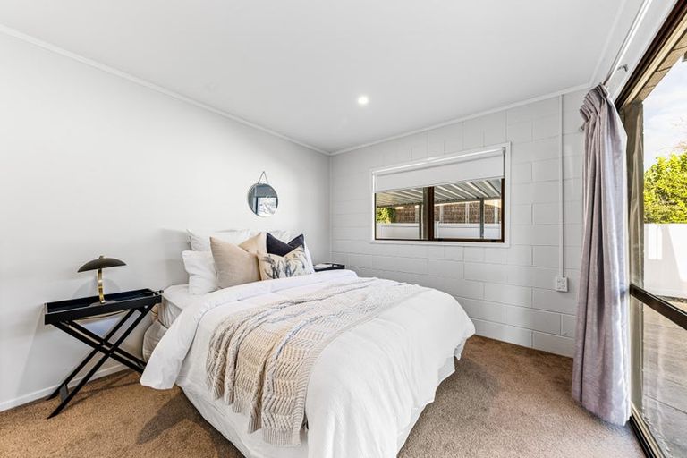 Photo of property in 18 Outlook Road, Greenhithe, Auckland, 0632