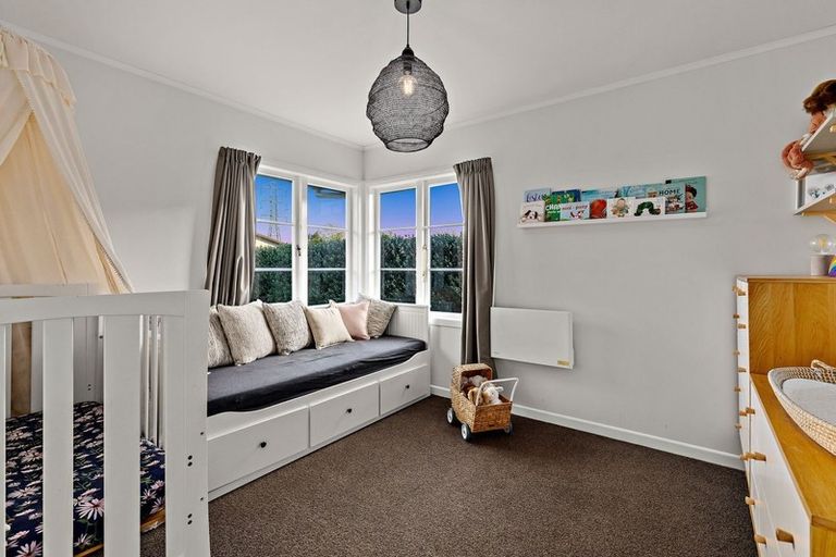 Photo of property in 9 Devon Street, Te Atatu South, Auckland, 0610