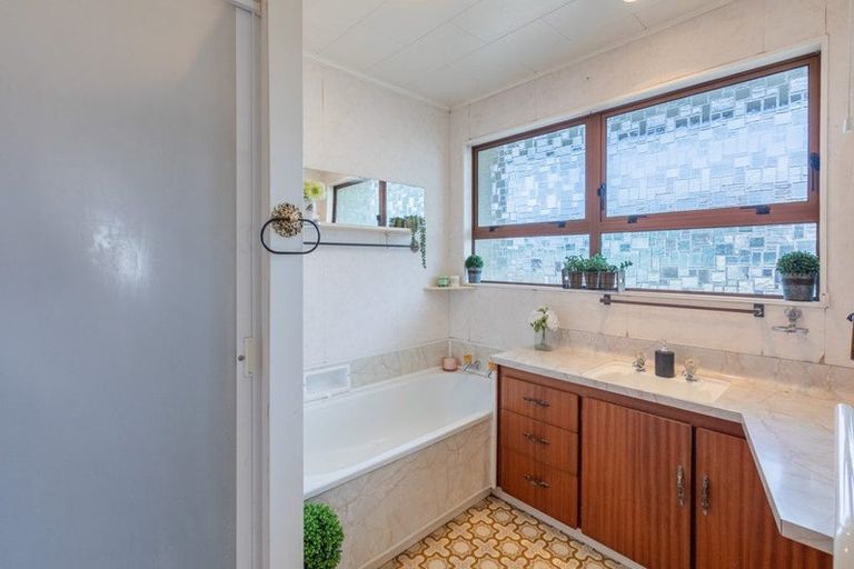 Photo of property in 3/3 Church Road, Taradale, Napier, 4112