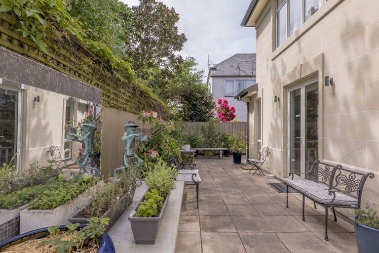 Photo of property in 101 Aikmans Road, Merivale, Christchurch, 8014