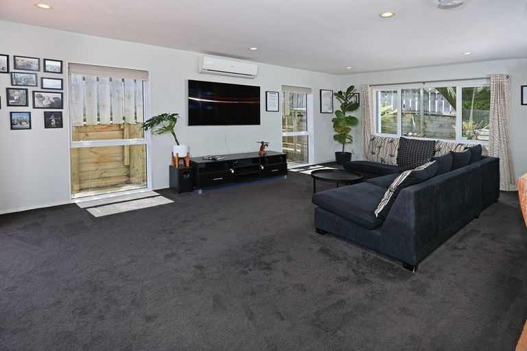 Photo of property in 7 Nirmal Place, Sunnyvale, Auckland, 0612