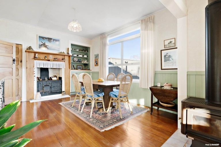 Photo of property in 290 Waitakere Road, Taupaki, 0782