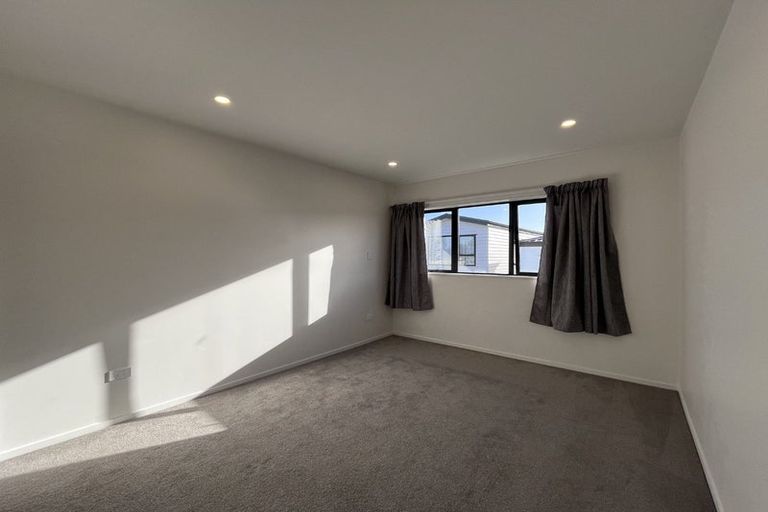Photo of property in 10/535 Swanson Road, Ranui, Auckland, 0612
