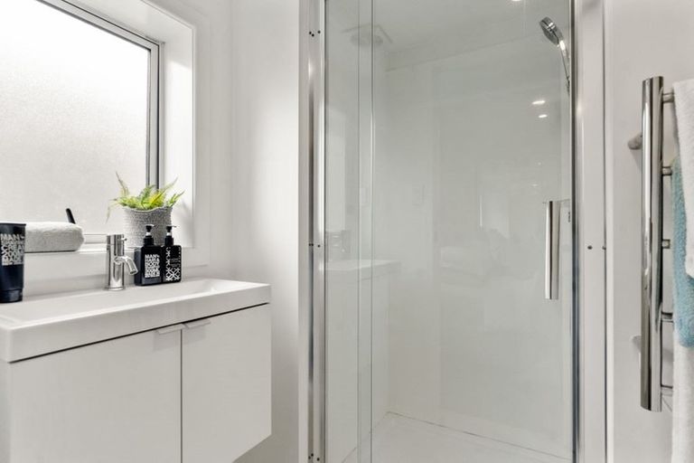 Photo of property in 1/8 Fowler Street, Northcote, Auckland, 0627