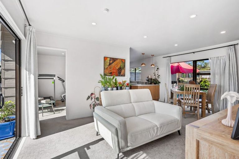 Photo of property in 2/68 Routley Drive, Glen Eden, Auckland, 0602