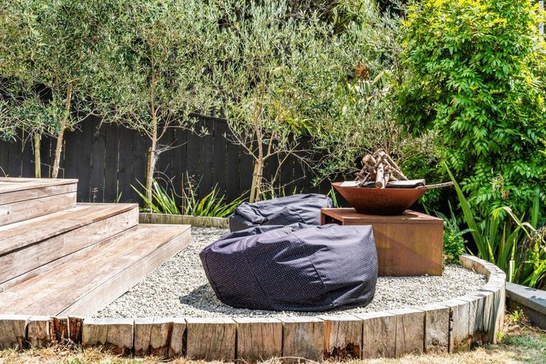 Photo of property in 16 Rewi Street, Torbay, Auckland, 0630