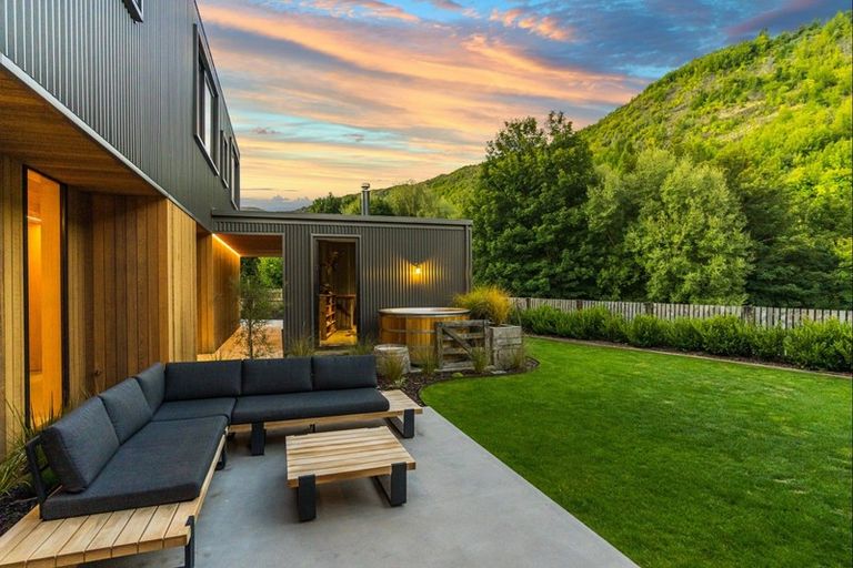 Photo of property in 38 Cornwall Street, Arrowtown, 9302