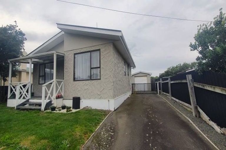 Photo of property in 52 Matai Street, Castlecliff, Whanganui, 4501