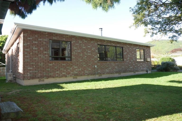 Photo of property in 24 Karu Crescent, Waikanae, 5036