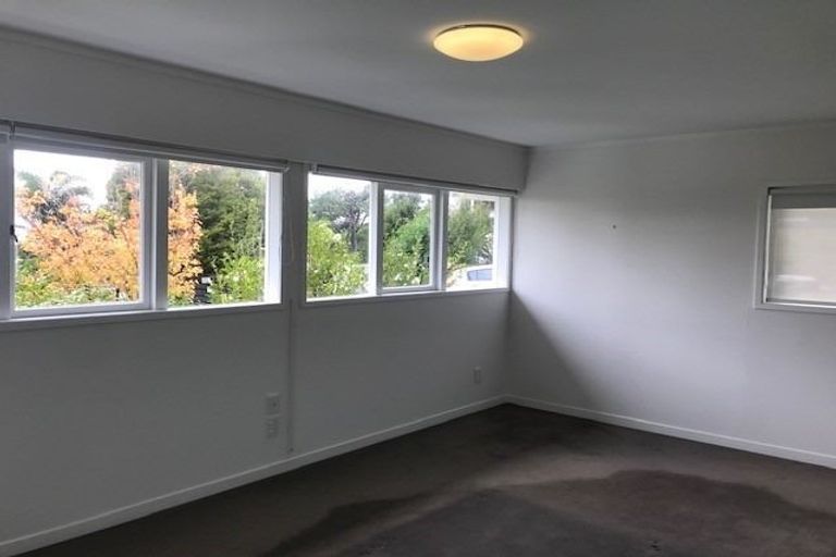 Photo of property in 2 Pine Hill Crescent, Browns Bay, Auckland, 0630