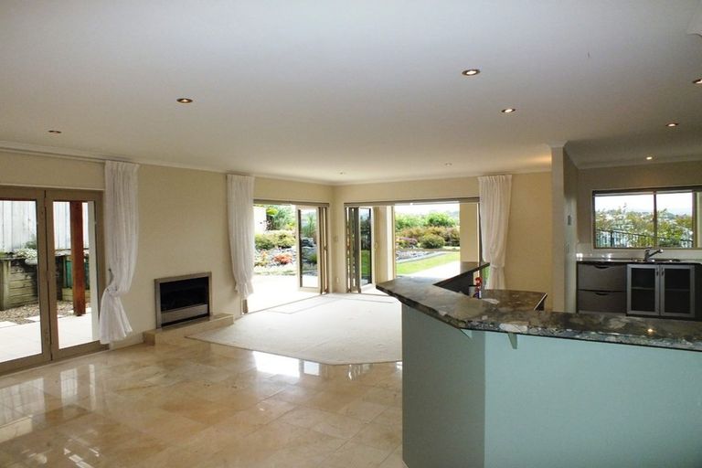 Photo of property in 6/126 Whangaparaoa Road, Red Beach, 0932