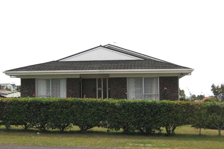 Photo of property in 44 Butterworth Drive, Glendene, Auckland, 0602