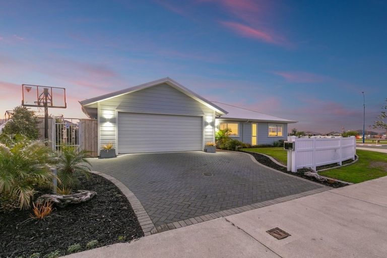 Photo of property in 2 Livingstone Drive, Papamoa Beach, Papamoa, 3118