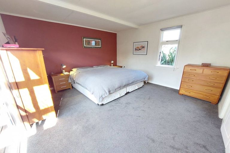 Photo of property in 12a Burns Street, Westown, New Plymouth, 4310