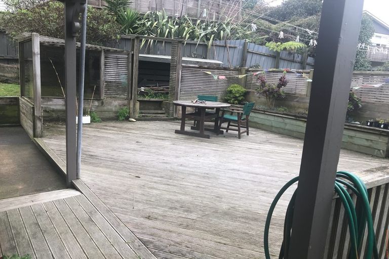 Photo of property in 1 Cyril Way, Paparangi, Wellington, 6037