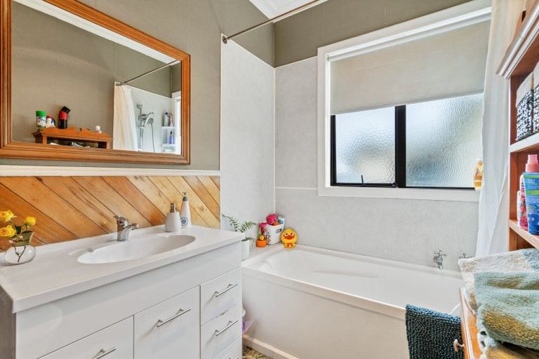 Photo of property in 19 Lowe Street, Avenal, Invercargill, 9810