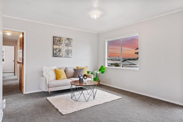 Photo of property in 5 Flaunty Place, West Harbour, Auckland, 0618