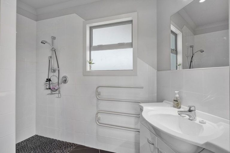 Photo of property in 4a Marchant Place, Westown, New Plymouth, 4310