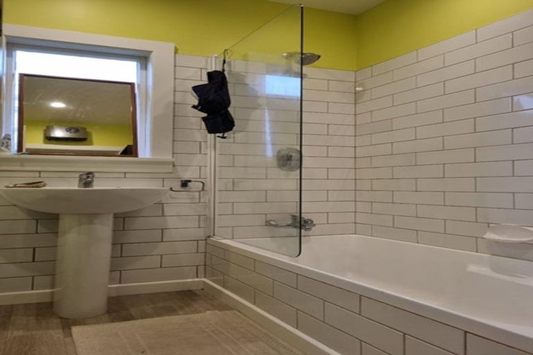 Photo of property in 33 Pacific Road, North New Brighton, Christchurch, 8083