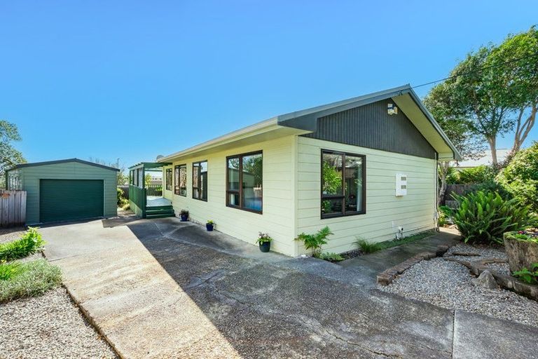 Photo of property in 28 Matenga Street, Waikanae, 5036