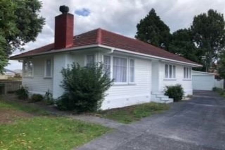 Photo of property in 51 Beach Road, Te Atatu Peninsula, Auckland, 0610