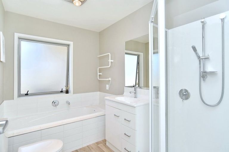 Photo of property in 3 Catchpole Place, Woodend, 7610