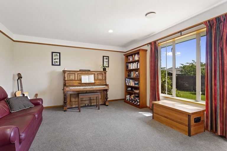 Photo of property in 20 Alpine View Lane, Parklands, Christchurch, 8083