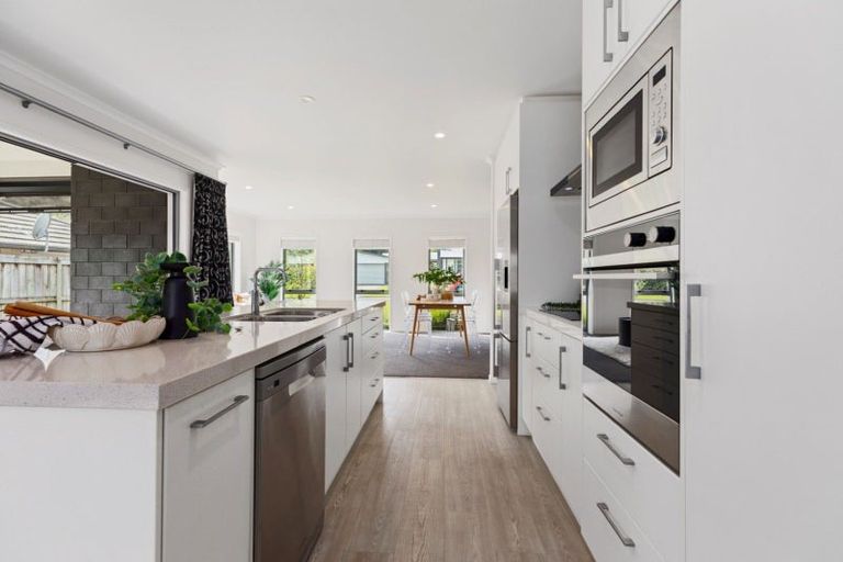 Photo of property in 10 Rochfort Crescent, Pyes Pa, Tauranga, 3112