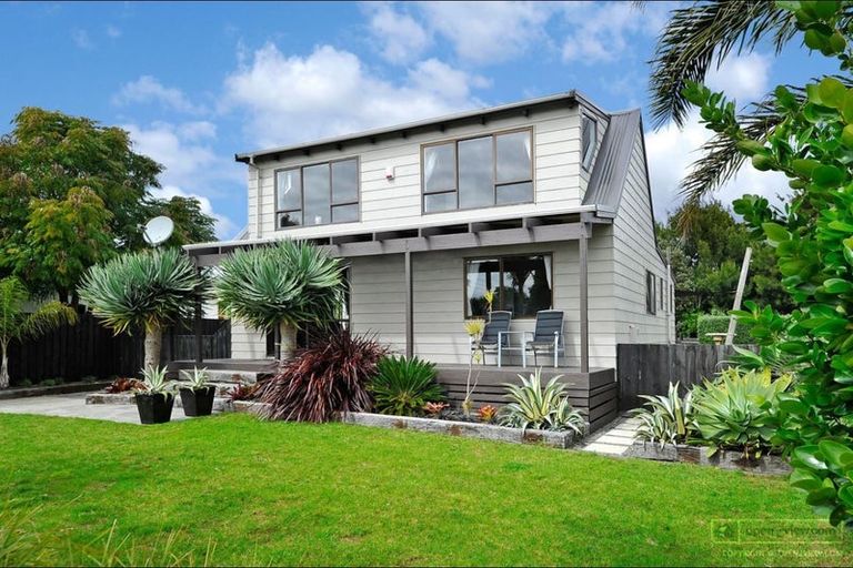 Photo of property in 34 Taihiki Road, Clarks Beach, 2122