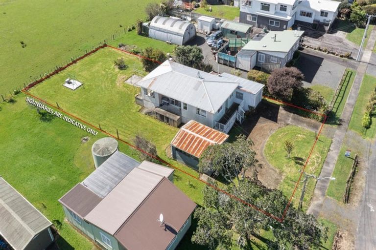 Photo of property in 14 Karaka Road, Kawakawa Bay, Papakura, 2585