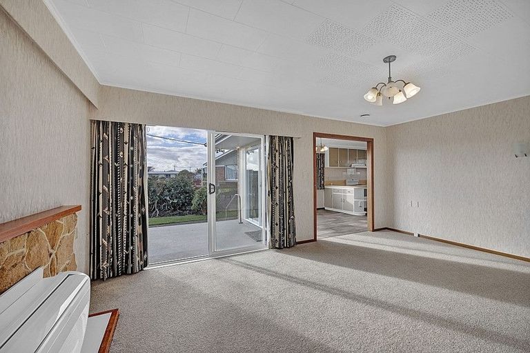 Photo of property in 6 Davidson Street, Hawera, 4610