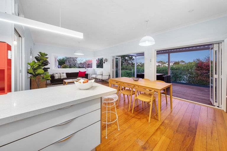 Photo of property in 10 Sunny Brae Crescent, Westmere, Auckland, 1022