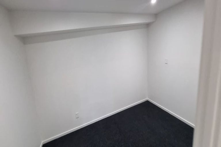 Photo of property in 23 Rogers Avenue, Eastern Beach, Auckland, 2012