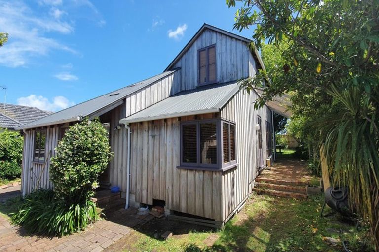 Photo of property in 1/178 Onewa Road, Birkenhead, Auckland, 0626