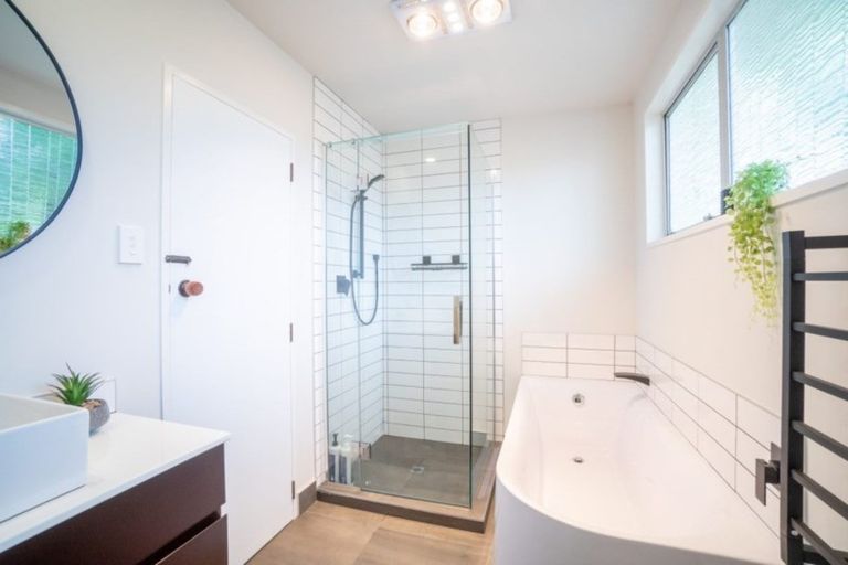 Photo of property in 28 Summerhill Drive, Fitzherbert, Palmerston North, 4410