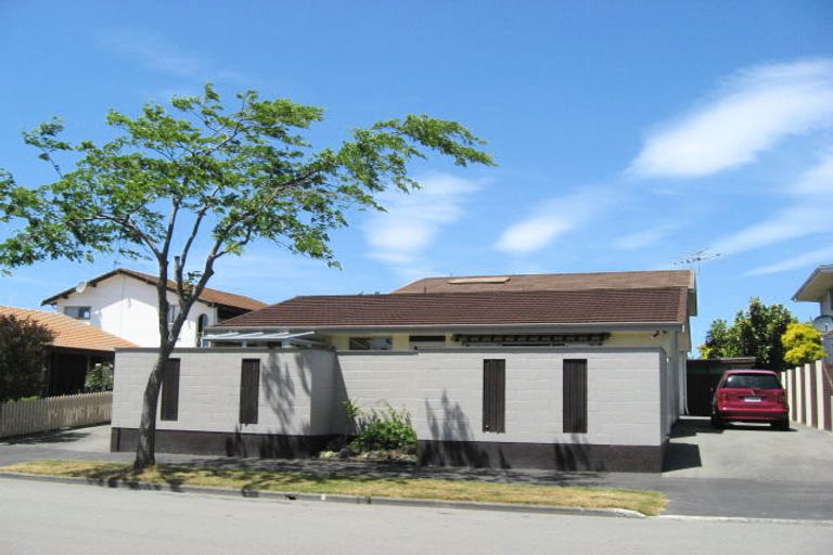 Photo of property in 1/6 Woodstock Place, Russley, Christchurch, 8042