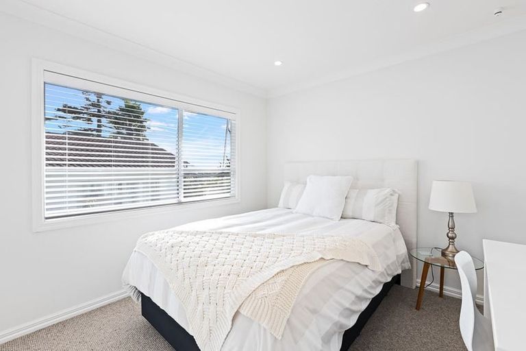 Photo of property in 1/4 Holt Avenue, Torbay, Auckland, 0630