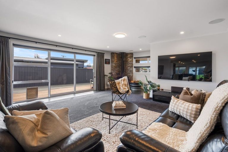 Photo of property in 8 Margate Street, Waihola, Milton, 9073