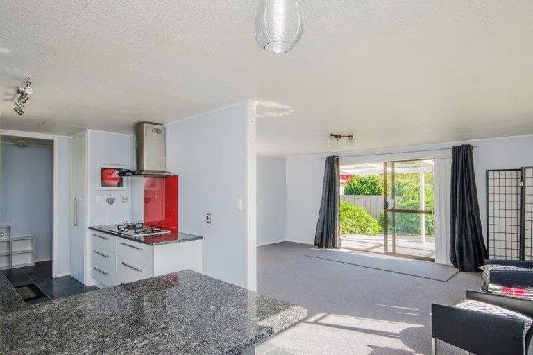 Photo of property in 2/170 Old Wairoa Road, Papakura, 2110