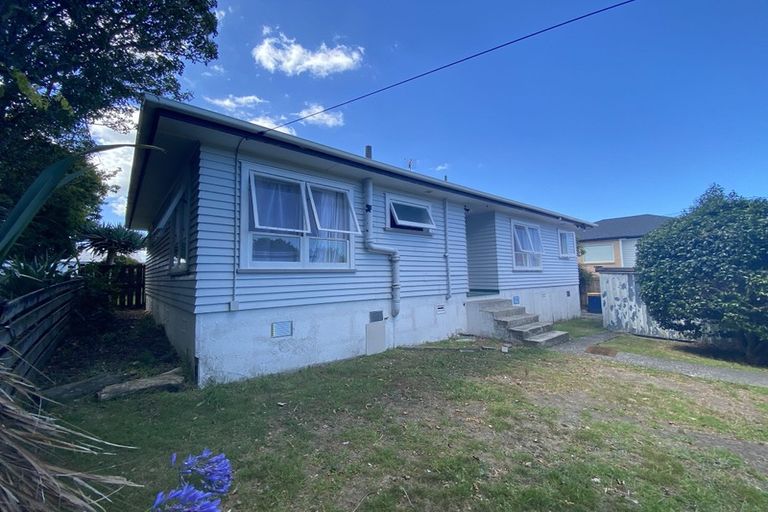 Photo of property in 24 Waipani Road, Te Atatu Peninsula, Auckland, 0610