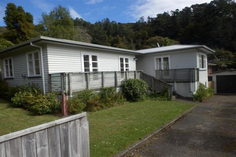 Photo of property in 546 Stokes Valley Road, Stokes Valley, Lower Hutt, 5019