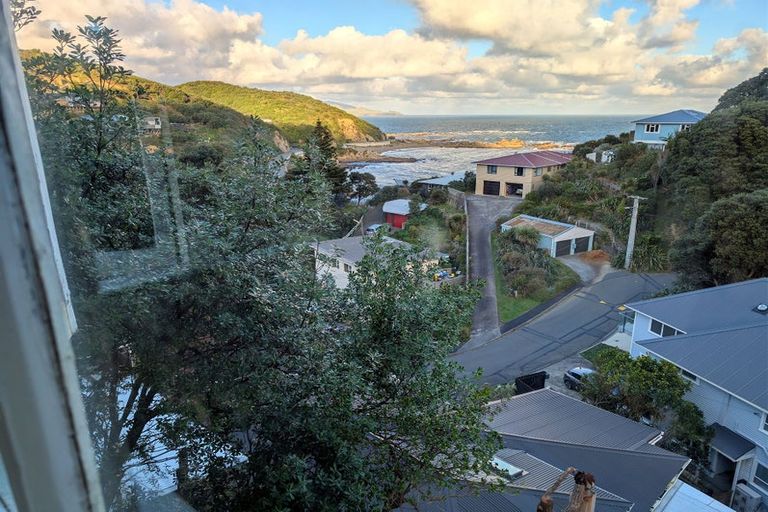 Photo of property in 26 Cave Road, Houghton Bay, Wellington, 6023