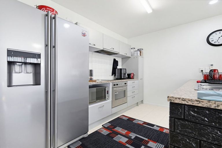 Photo of property in 2/124 Stancombe Road, Flat Bush, Auckland, 2016