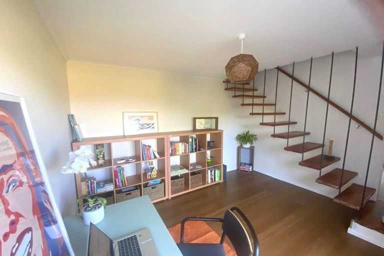 Photo of property in 129 Maupuia Road, Maupuia, Wellington, 6022