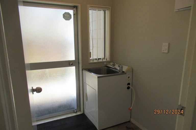 Photo of property in 10 Aldern Road, Massey, Auckland, 0614