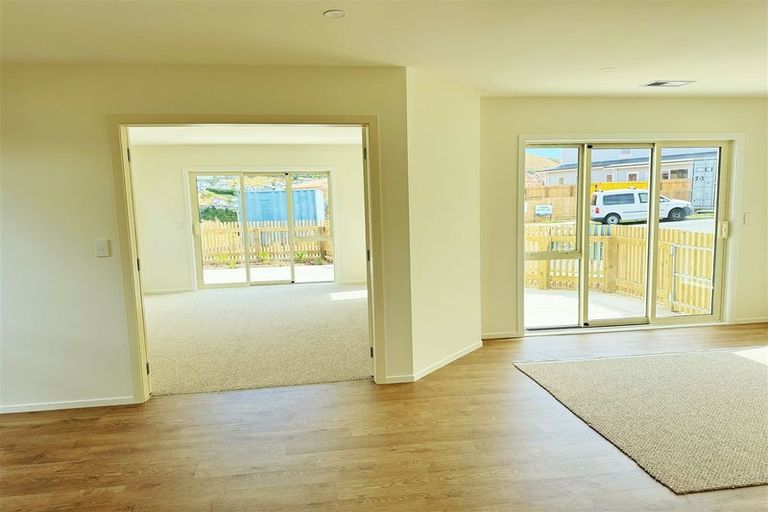 Photo of property in 7 Pine Hill Rise, Glenside, Wellington, 6037