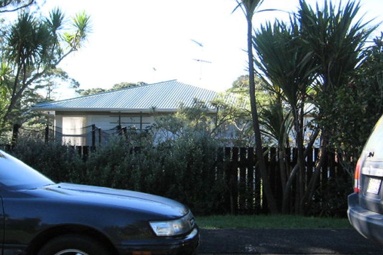 Photo of property in 4 Longfellow Parade, Glen Eden, Auckland, 0604